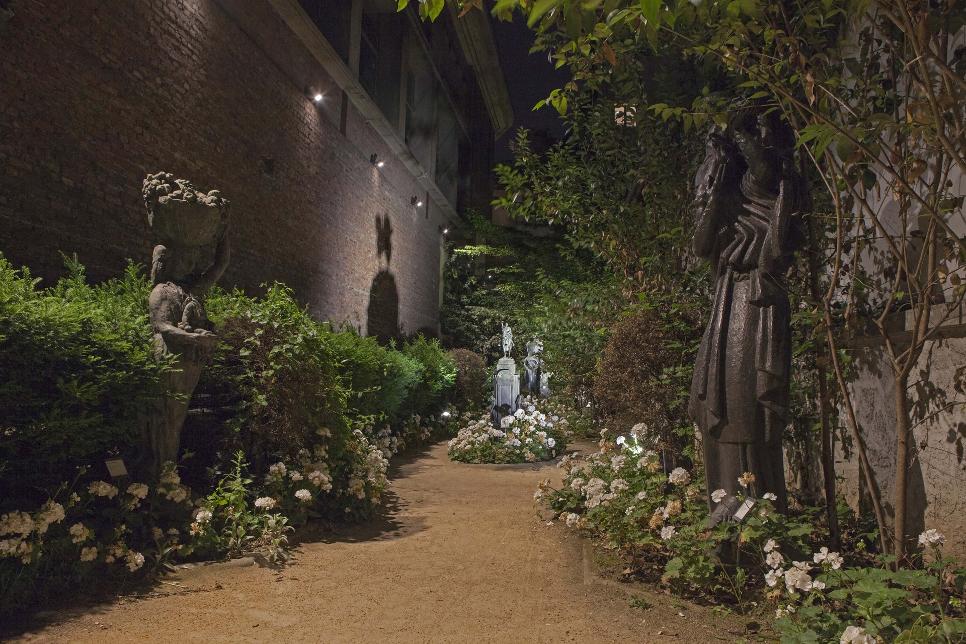 aura-studio-musee-bourdelle-rehabilitation-lumiere-interieurs-et-exterieurs_097_bourdelle_jardin_nuit.jpg